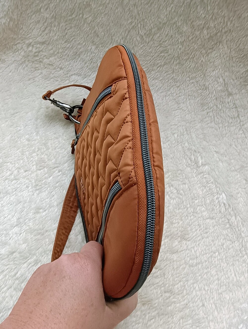 Lug Swivel Bag - Copper/Brown Quilted - Picture 10 of 13